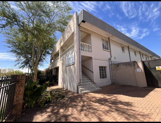 1,550M² WAREHOUSE TO LET IN EASTLEIGH